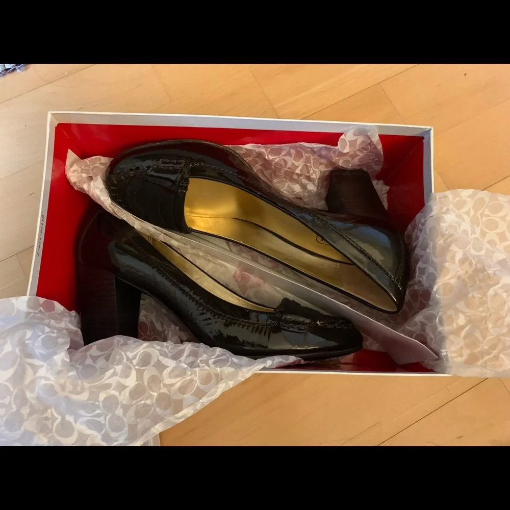 Nearly new Coach 3” heeled patent leather shoes - Picture 8 of 10